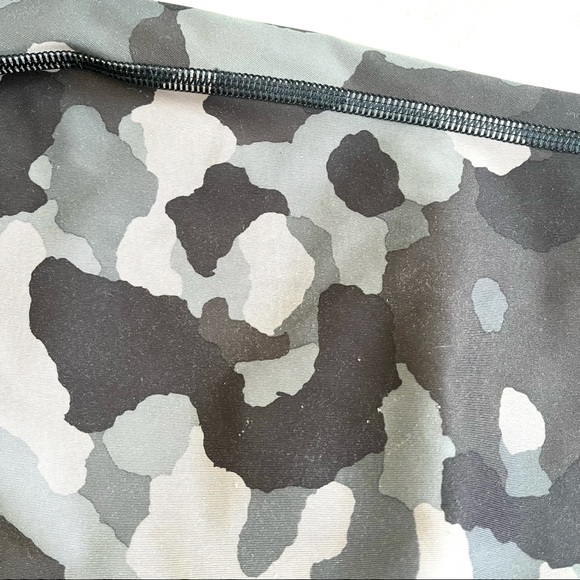 Athleta Lightning Stash Pocket Camo 7/8 Tight In Supersonic - Picture 11 of 11